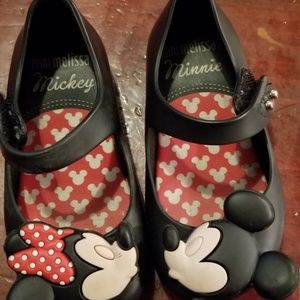 Mini Melissa kissing Mickey Mouse